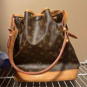 Louis vuitton Noe bucket bag with adjustable straps